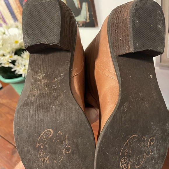 Naughty Monkey size 9.5 tan pull on boot - Picture 7 of 7